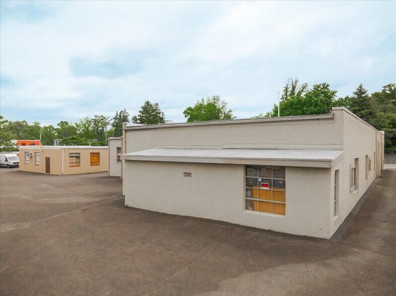 More Photos Of 363-369 W Glenside Ave, Glenside Warehouse For Sale