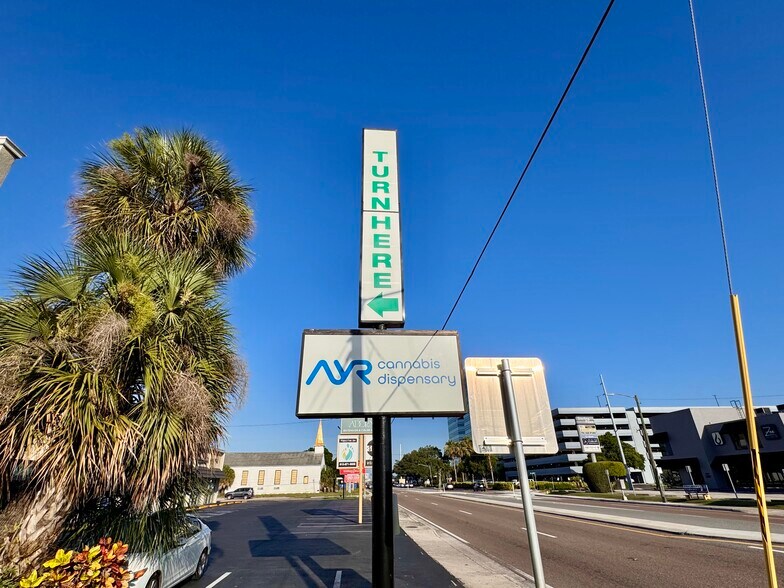 More Photos Of 3642 W Kennedy Blvd, Tampa Storefront For Lease