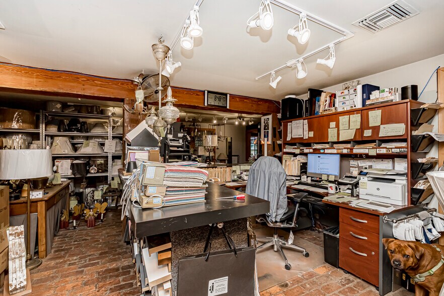 More Photos Of 545-555 S Foster Dr, Baton Rouge General Retail For Sale