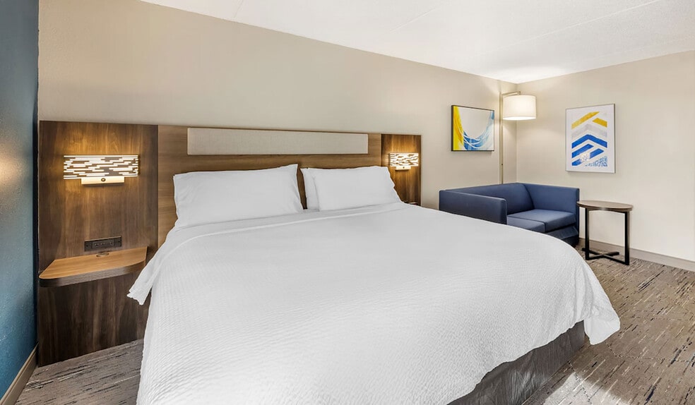 More Photos Of 13330 Cicero Ave, Crestwood Hotel For Sale