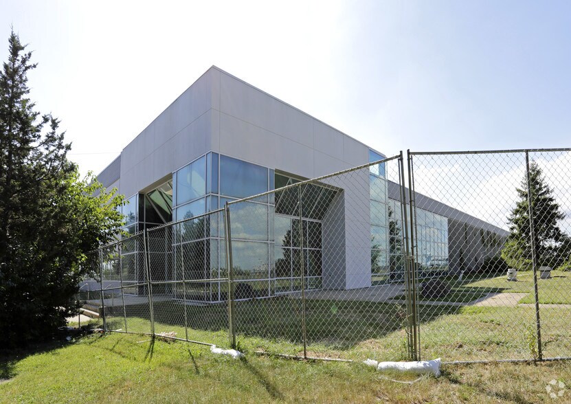 More Photos Of 99 Avenue A, Bayonne Warehouse For Lease