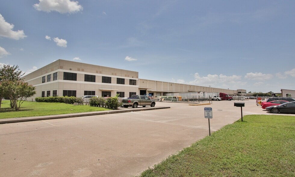 More Photos Of 5515 Brittmoore Rd, Houston Distribution For Sale