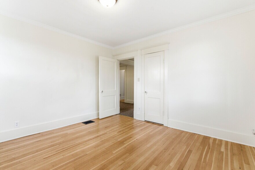 More Photos Of 3208 College Dr, Louisville Office For Sale