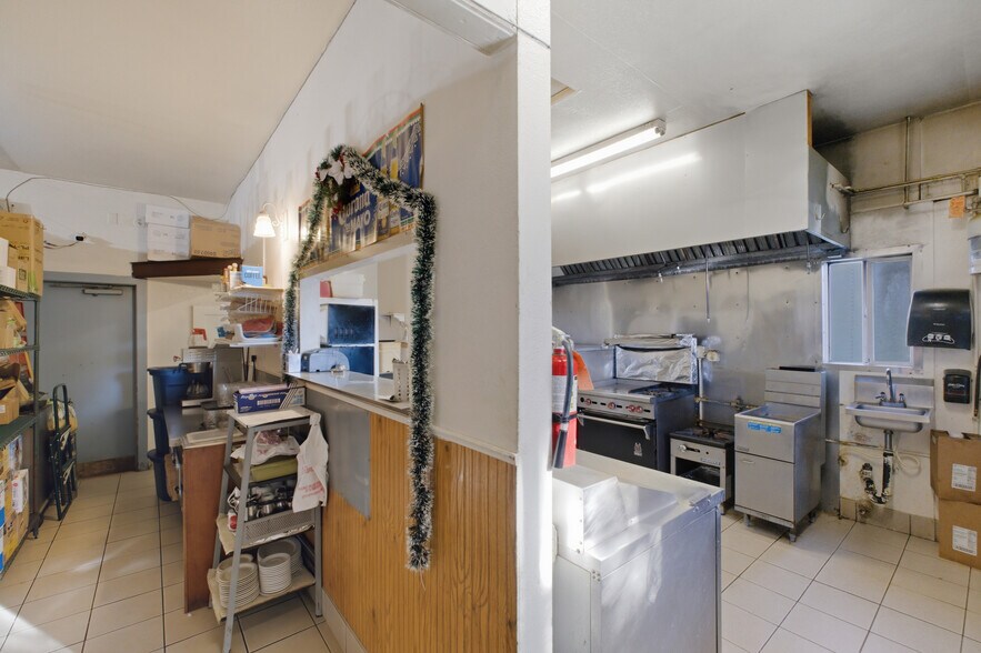 More Photos Of 1185 NE Mill St, Waldport Flex For Sale