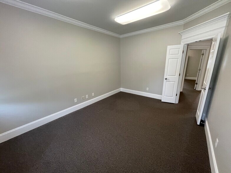 More Photos Of 2719 Graves Dr, Goldsboro Office For Lease