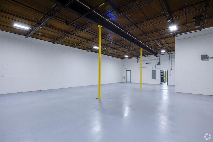 More Photos Of 9600 W Ogden Ave, La Grange Warehouse For Lease