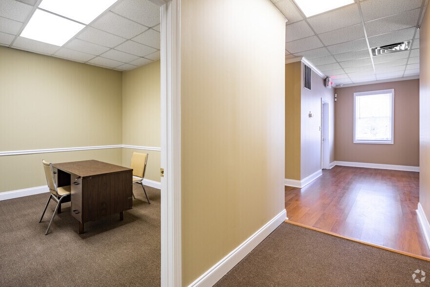 More Photos Of 236 Stockbridge Rd, Jonesboro Office For Sale