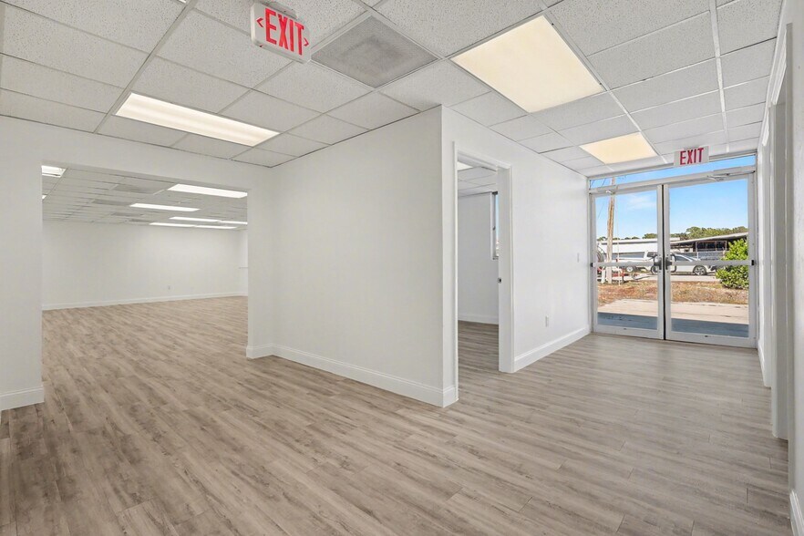 More Photos Of 1288 N Tamiami Trl, North Fort Myers Office For Sale