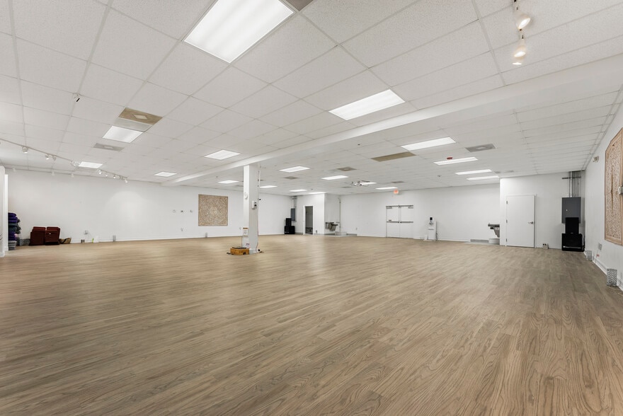 More Photos Of 2000 N Federal Hwy, Delray Beach General Retail For Lease