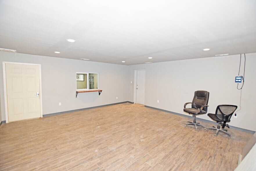More Photos Of 10503 W County Rd 72, Midland Warehouse For Lease