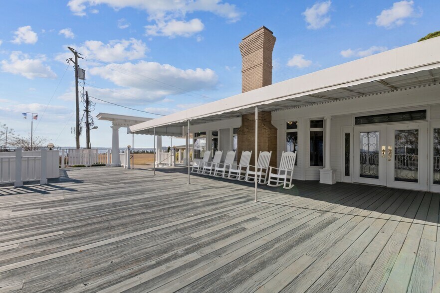 More Photos Of 738 E Main St, Belhaven Hotel For Sale