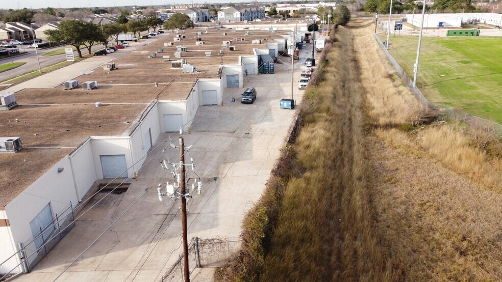 More Photos Of 10535 S Wilcrest Dr, Houston Warehouse For Lease
