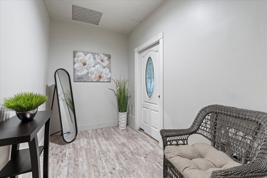 More Photos Of 22 E 200 S, Clearfield Restaurant For Sale