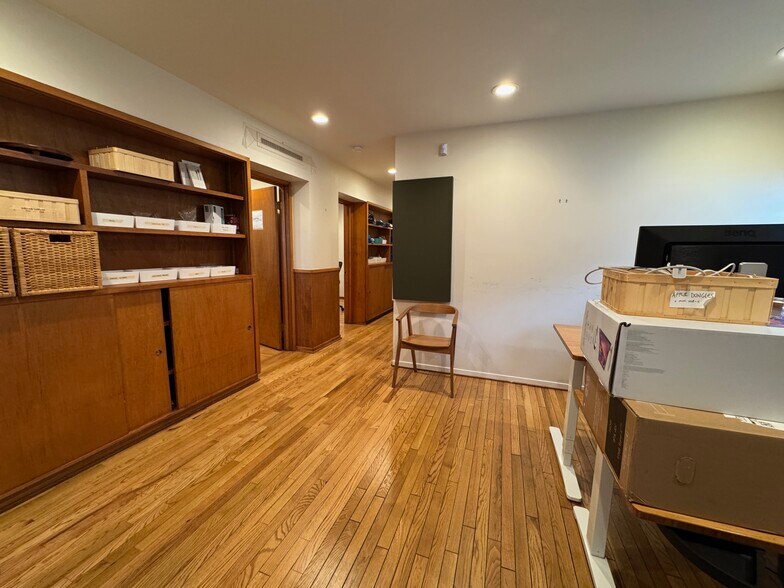 More Photos Of 624 University Ave, Palo Alto Office Residential For Lease