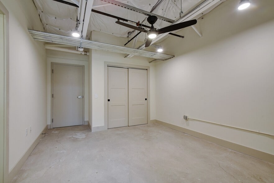 More Photos Of 215 Coca Cola Pl, San Antonio Apartments For Lease