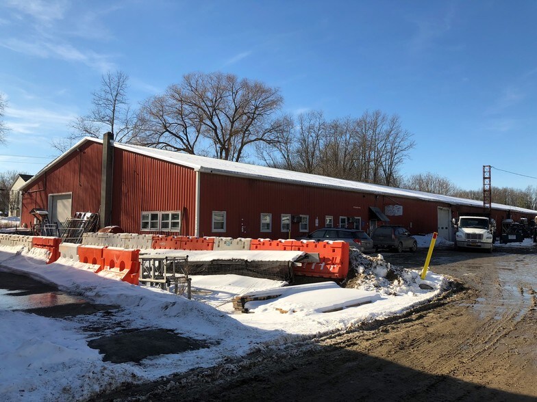 More Photos Of 15-45 Ocallaghan Ln, Red Hook Warehouse For Lease