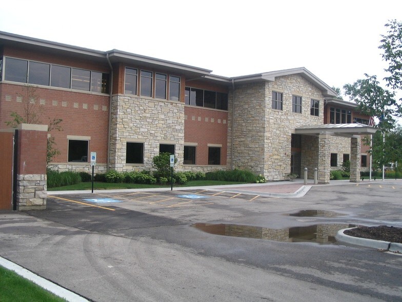 More Photos Of 864 Stearns Rd, Bartlett Medical For Lease