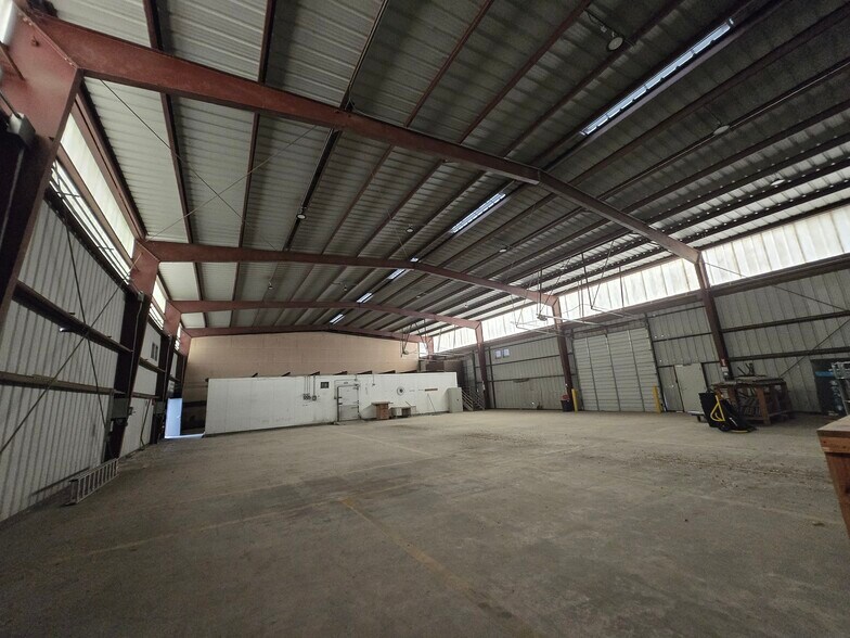 More Photos Of 15562 Capital Port Dr, San Antonio Warehouse For Lease