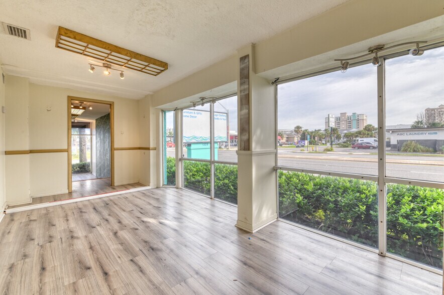 More Photos Of 1328 3rd St N, Jacksonville Beach Office For Lease