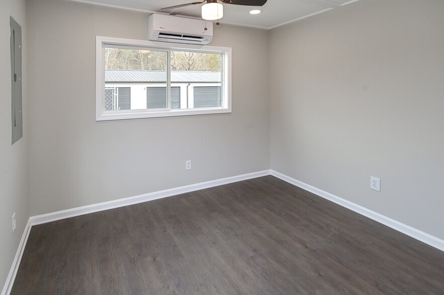 More Photos Of 9582 Heart of Dixie hwy, Arab Self Storage For Sale