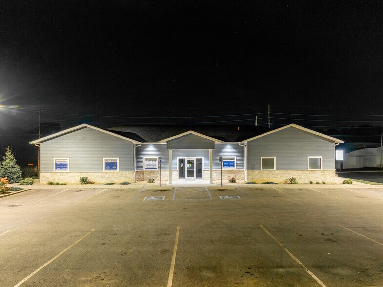 More Photos Of 2221 John Williams Blvd, Bedford Office For Sale