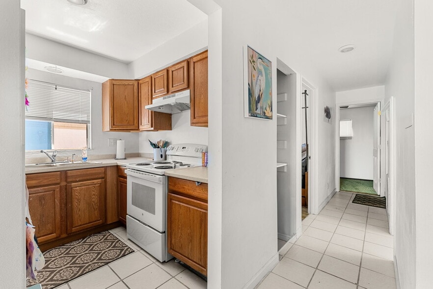 More Photos Of 1592 Jimmy Buffet Mem Hwy, Satellite Beach Office Residential For Sale