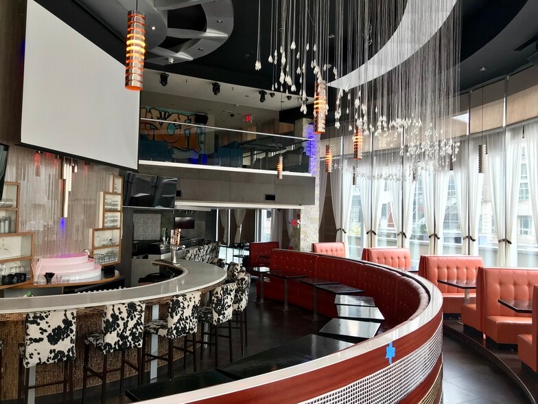 More Photos Of 250-270 Main St, White Plains Hotel For Lease