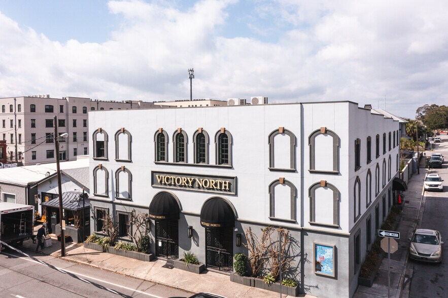 More Photos Of 15 W 43rd St, Savannah Restaurant For Lease