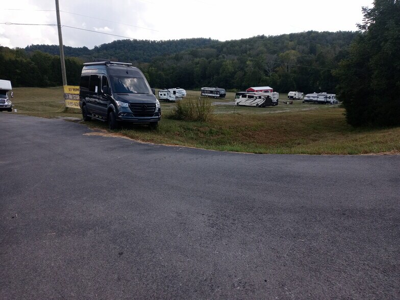 More Photos Of 3555 John Bragg Hwy, Woodbury Land For Lease