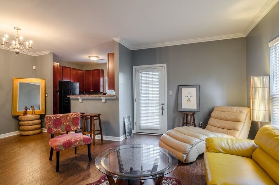 More Photos Of 100-104 Thornton Ct, Greensboro Apartments For Sale