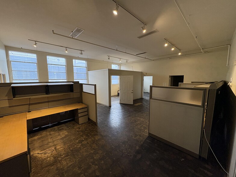 More Photos Of 2800 E 11th St, Los Angeles Manufacturing For Sale