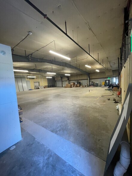 More Photos Of 70 Frank Mossberg Dr, Attleboro Warehouse For Lease