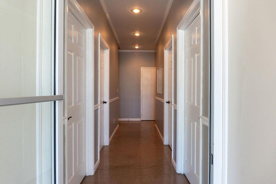 More Photos Of 214 S Church St, Dublin Flex For Sale