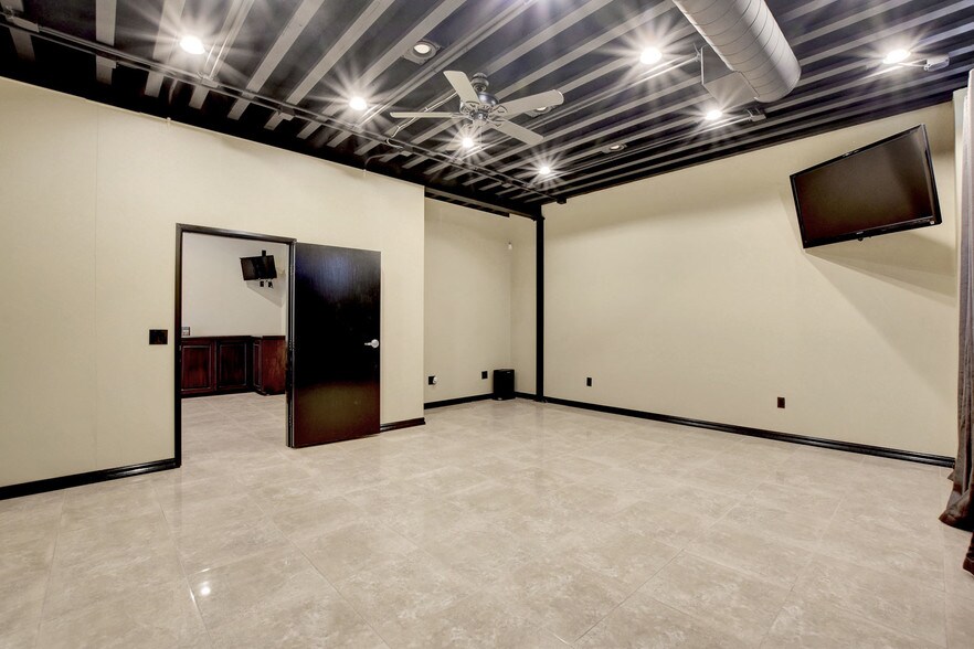 More Photos Of 3852 E Post Rd, Las Vegas Warehouse For Sale