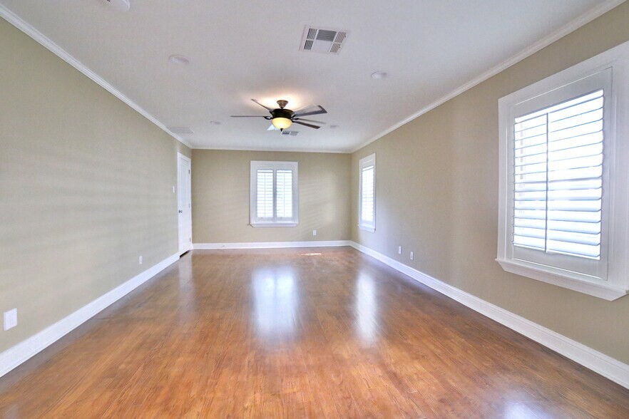 More Photos Of 2625 Peckham St, Houston Office Residential For Lease