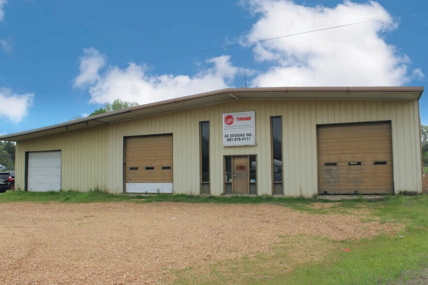 More Photos Of 9850 I-55 Hwy, Terry Warehouse For Lease