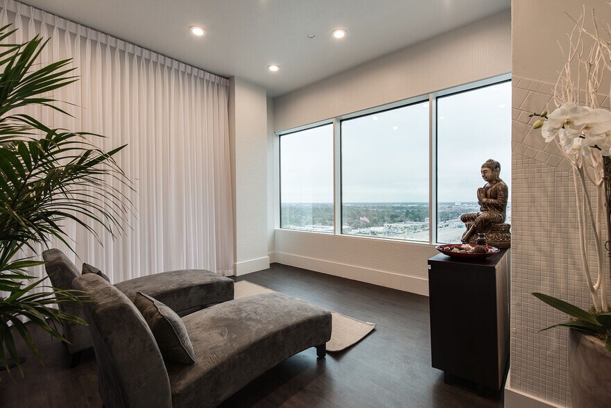 More Photos Of 11757 Katy Fwy, Houston Coworking Space