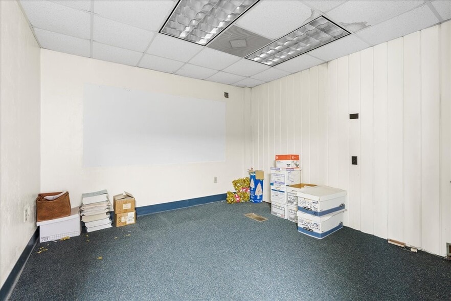 More Photos Of 1001 NE Waldo Rd, Gainesville Office For Sale