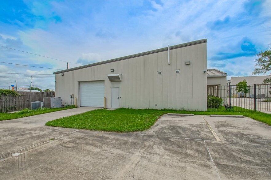 More Photos Of 805 Robin St/ 406 Airline Hwy, La Place Office For Sale