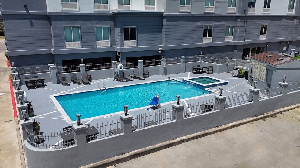 More Photos Of 6431 Central City Blvd, Galveston Hotel For Sale