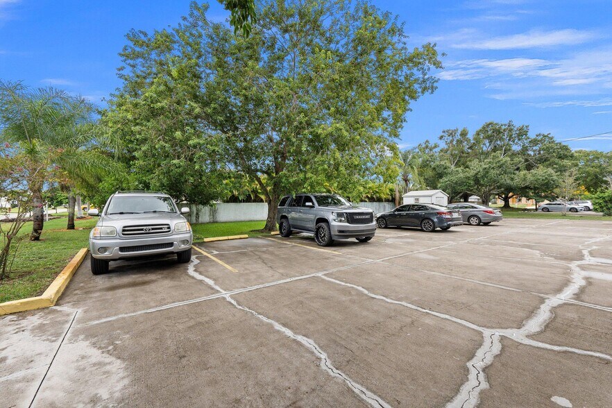 More Photos Of 1514 SE Port St Lucie Blvd, Port Saint Lucie Office Residential For Sale