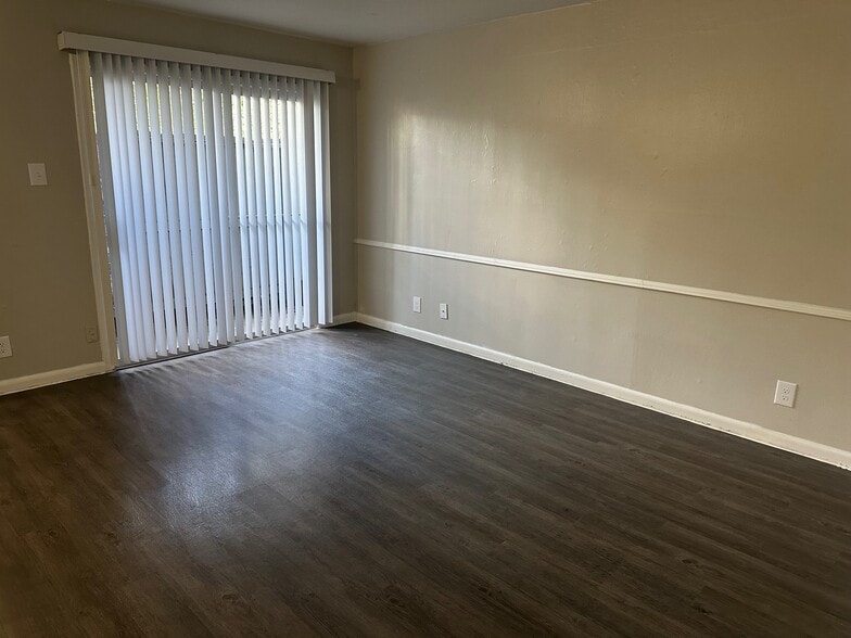 More Photos Of 1101 E Main St, League City Apartments For Sale