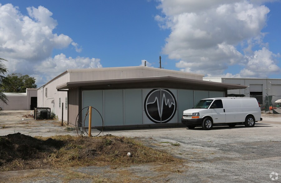 Primary Photo Of 7806 N Orange Blossom Trl, Orlando Contractor Storage Yard For Lease