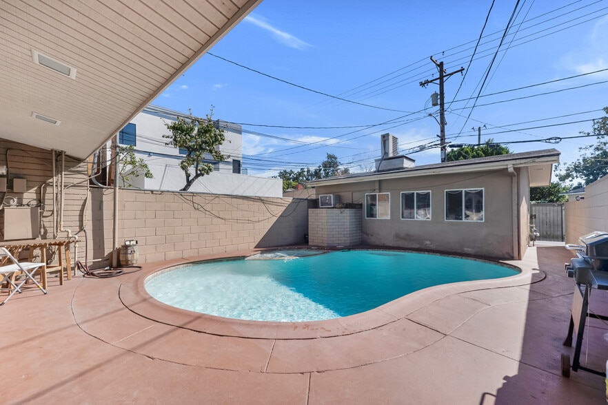 More Photos Of 4110 W Burbank Blvd, Burbank Office Residential For Sale