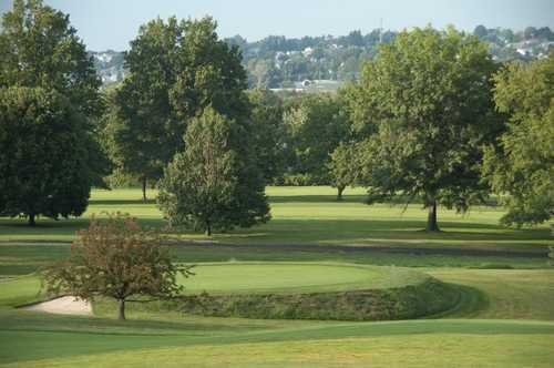 Primary Photo Of 25 Bailey Ln, Uniontown Golf Course Driving Range For Sale