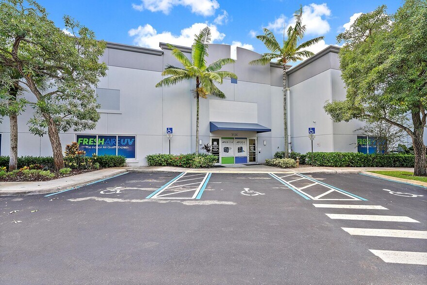 More Photos Of 3126 Jupiter Park Dr, Jupiter Warehouse For Lease
