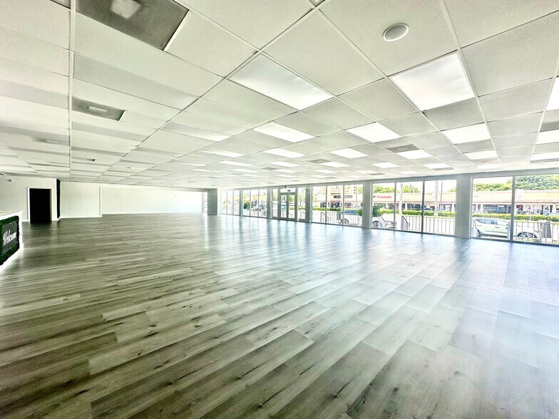 More Photos Of 1724-1736 NE 163rd St, North Miami Beach Freestanding For Lease