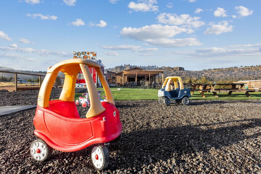 More Photos Of 13959 SW Commercial Loop Rd, Crooked River Ranch Restaurant For Sale