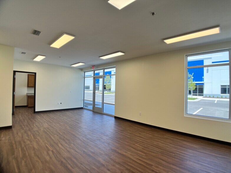 More Photos Of 440 Dundas Dr, Jacksonville Unknown For Lease