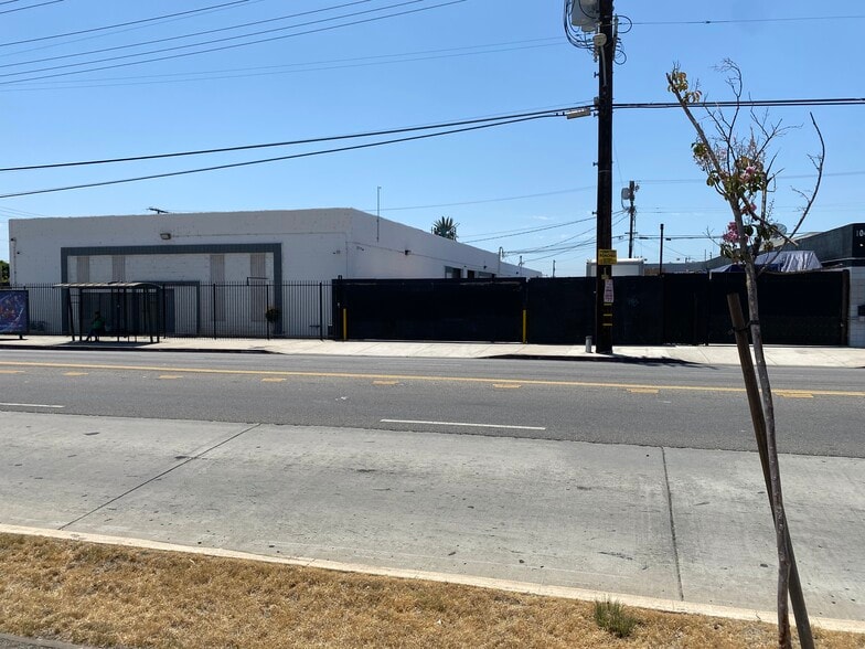 Primary Photo Of 10465 San Fernando Rd, Pacoima Warehouse For Lease